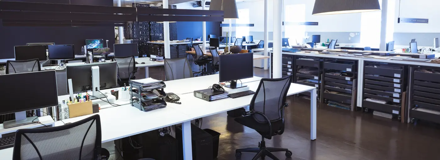 Arbeitsplätze in einem Großraumbüro